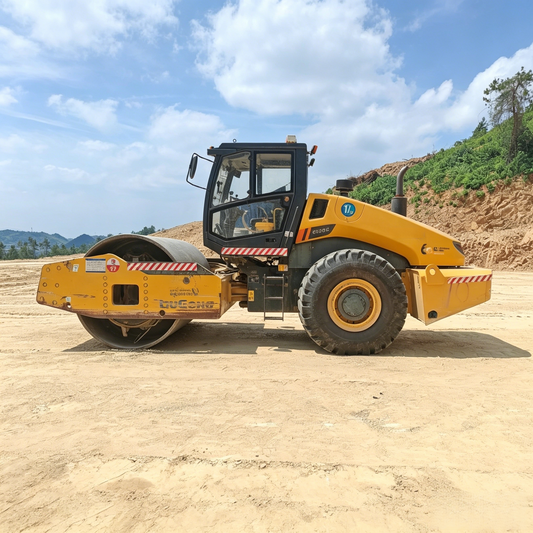 Used Liugong 6126E Road Roller for Sale side view
