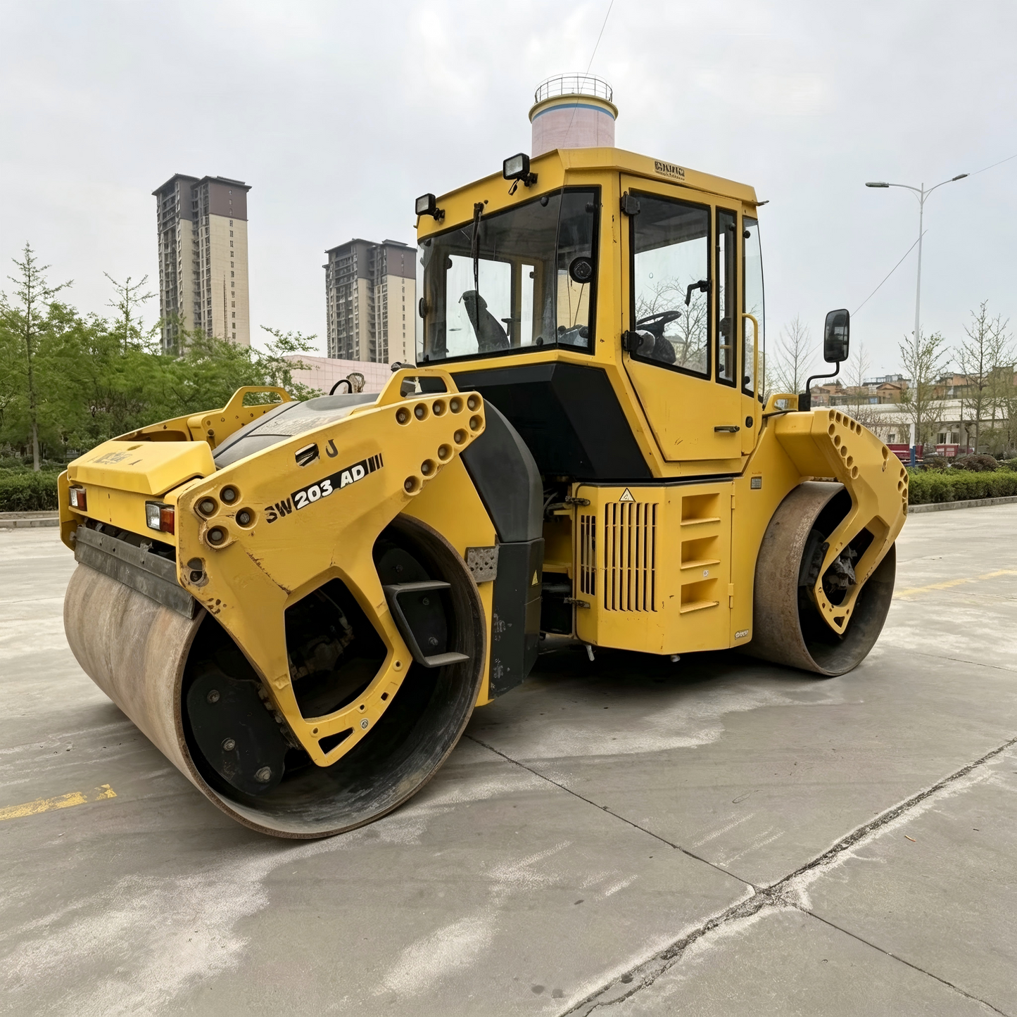 Used Bomag BW203 AD Road Roller for Sale side view