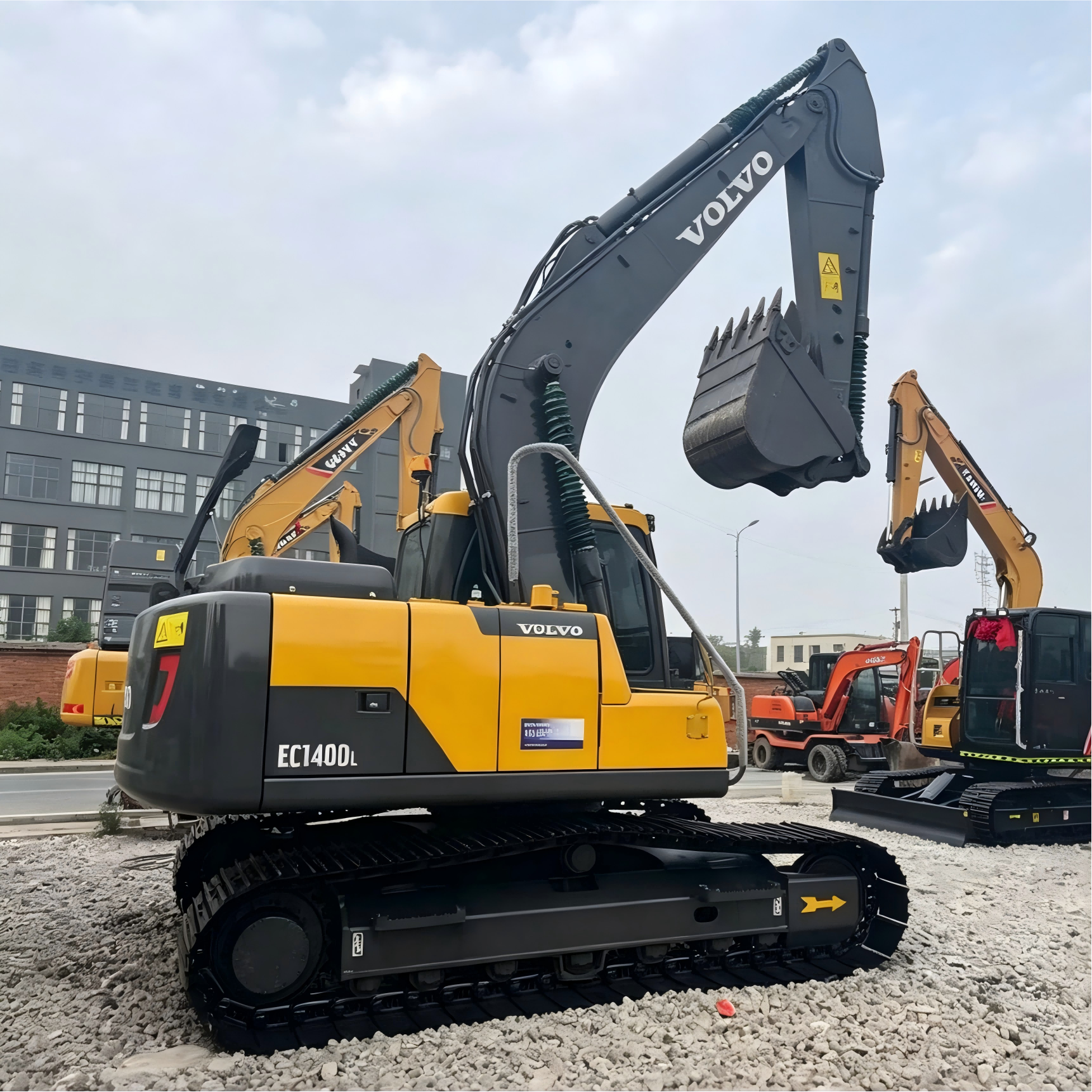 Used Volvo EC140DL Excavator for Sale side view