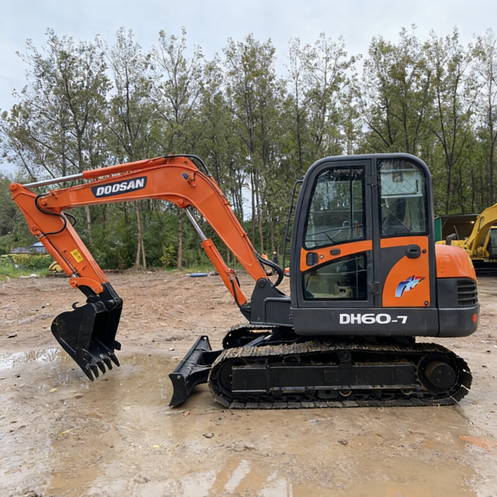 Used Doosan DH60-7 Excavator for Sale side view