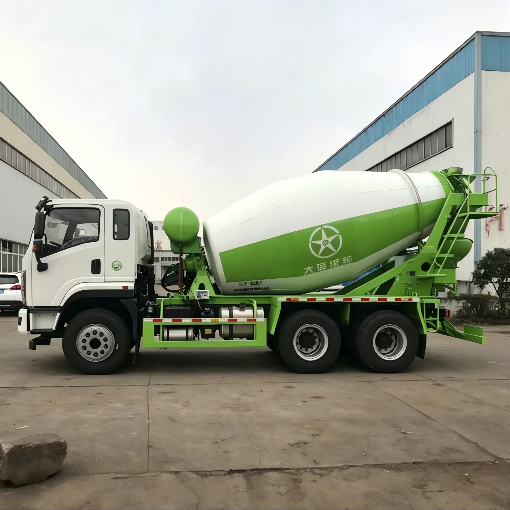 Used Dayun 8M³ Concrete Mixer Truck for Sale rear side view