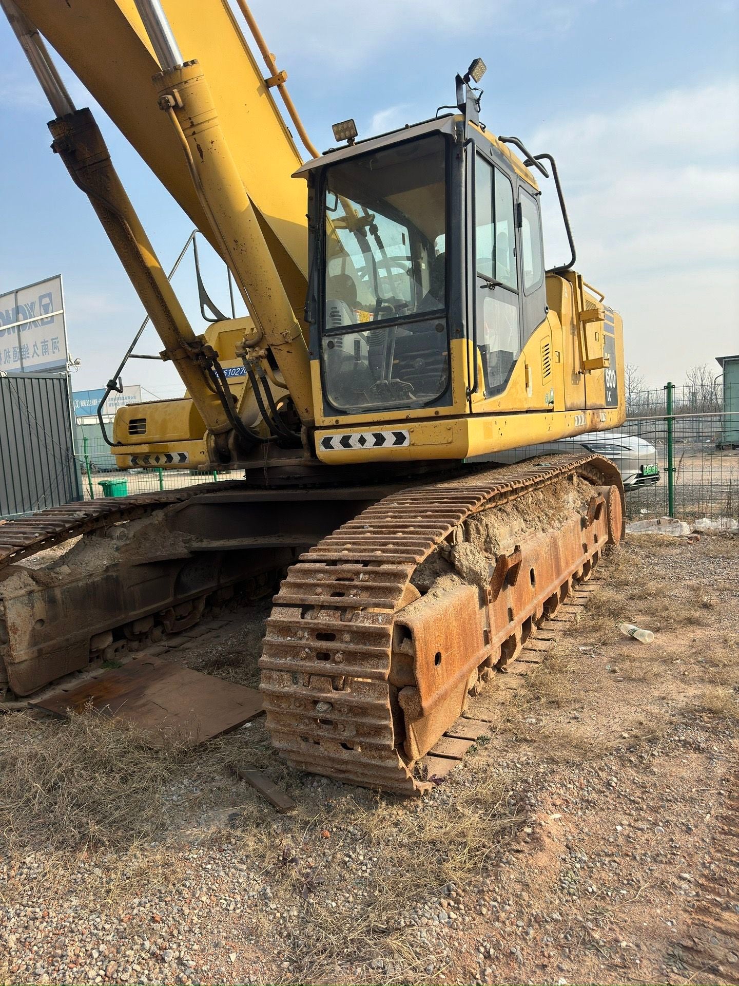 Used Komatsu PC600 Excavator for Sale rear side view