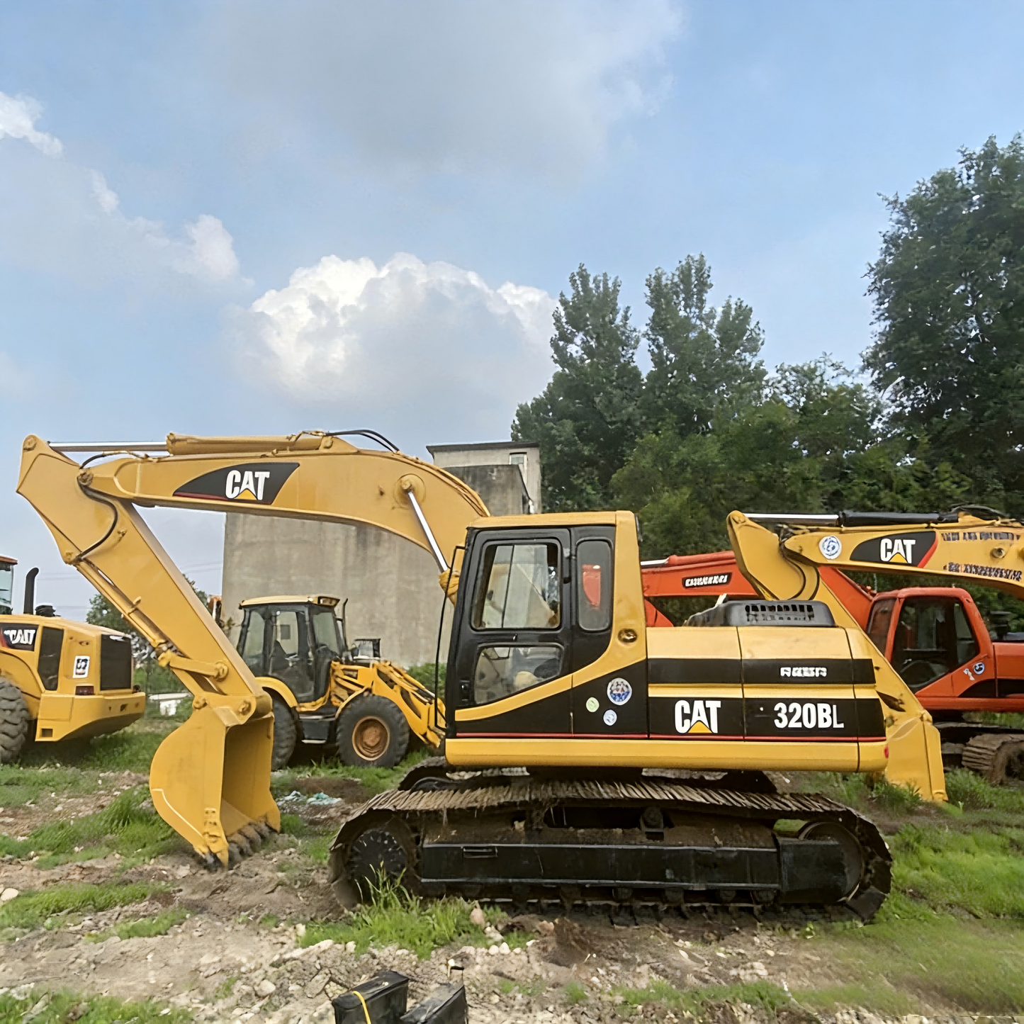 Used Caterpillar 320BL Excavator for Sale side view