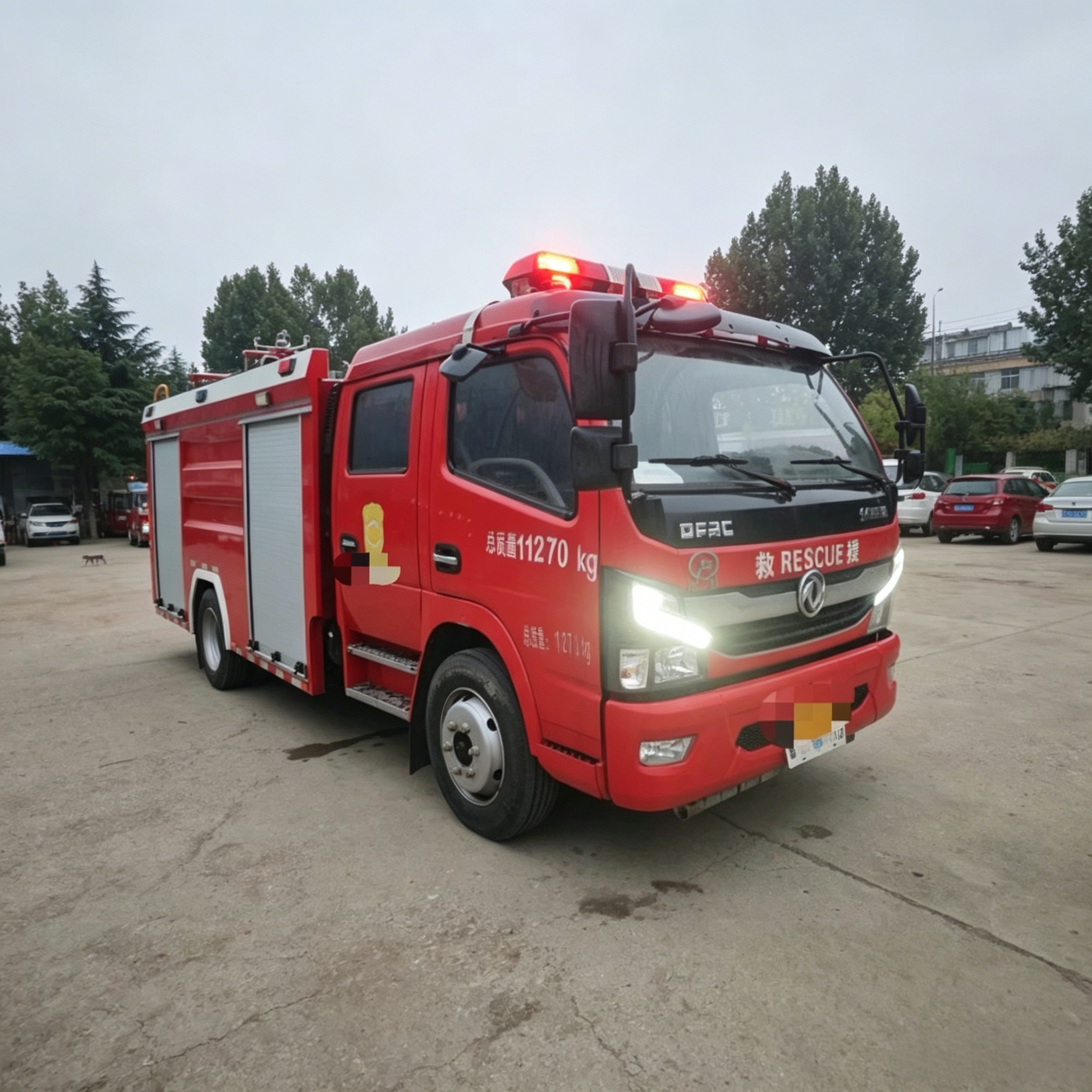 Used Dongfeng DFAC DOUBLE CAB Water Tank Fire Truck for Sale side view
