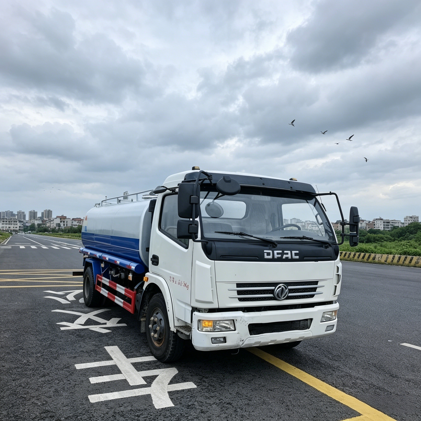 Used Dongfeng DFAC KINLAND 5CBM Water Sprinkler Truck for Sale side view