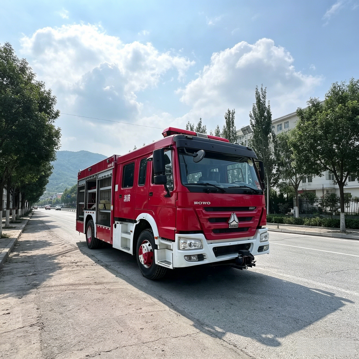 Used SINOTRUK HOWO Double Cab Water Tank Fire Truck