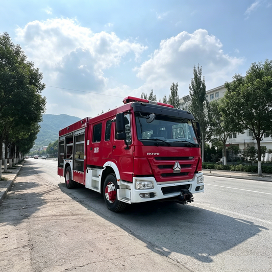 Used Sinotruk HOWO DOUBLE CAB Water Tank Fire Truck for Sale side view