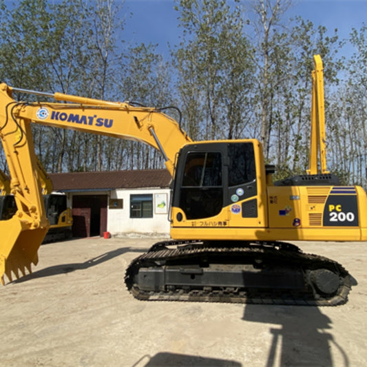 USED KOMATSU PC200-8M0
