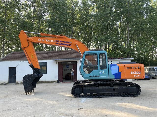 Used Hitachi EX200 Excavator for Sale rear side view