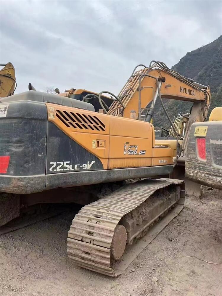 Used HYUNDAI 225LC Crawler Excavator for Sale | HYUNDAI 225LC Price detail photo 3