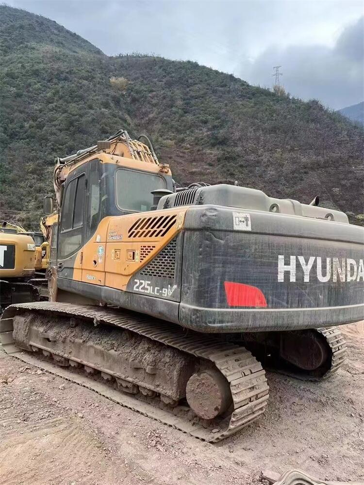Used HYUNDAI 225LC Crawler Excavator for Sale | HYUNDAI 225LC Price detail photo 4