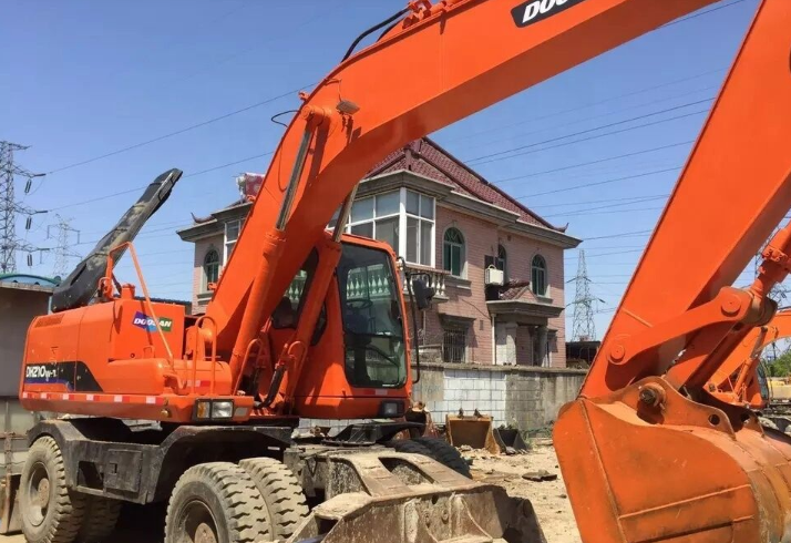 Used Doosan DH210W-7 Excavator for Sale rear side view