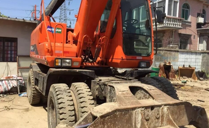Used Doosan DH210W-7 Excavator for Sale front view