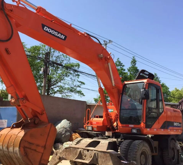 Used Doosan DH210W-7 Excavator for Sale detail view