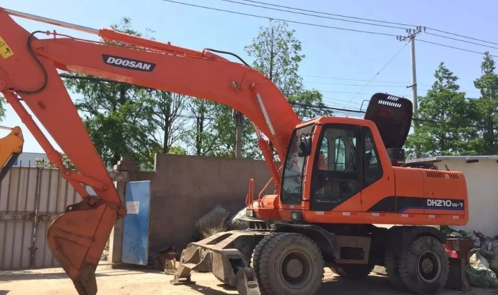 Used Doosan DH210W-7 Excavator for Sale detail view