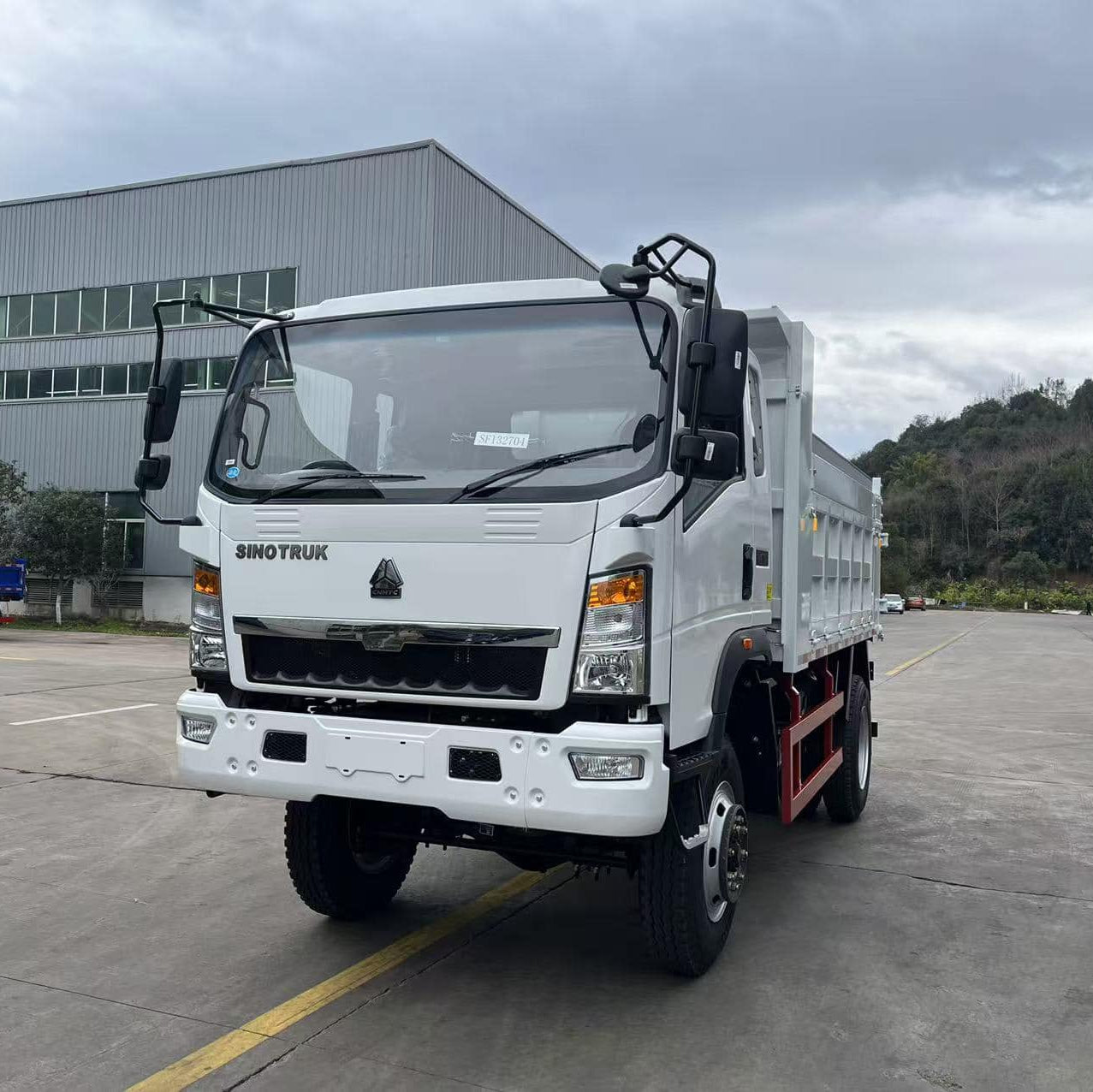 New Sinotruk 160HP Dump Truck for Sale side view