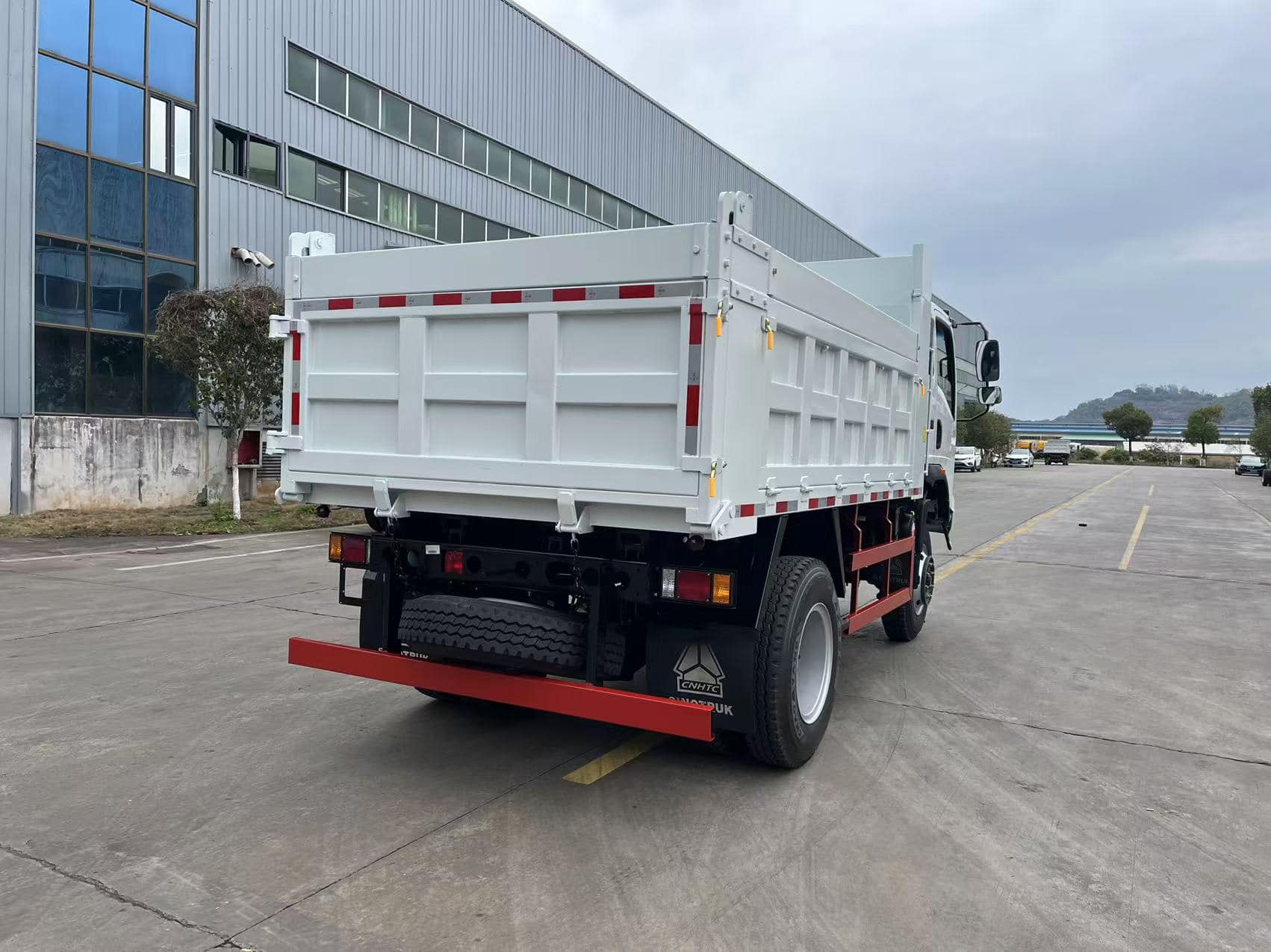 New Sinotruk 160HP Dump Truck for Sale detail view