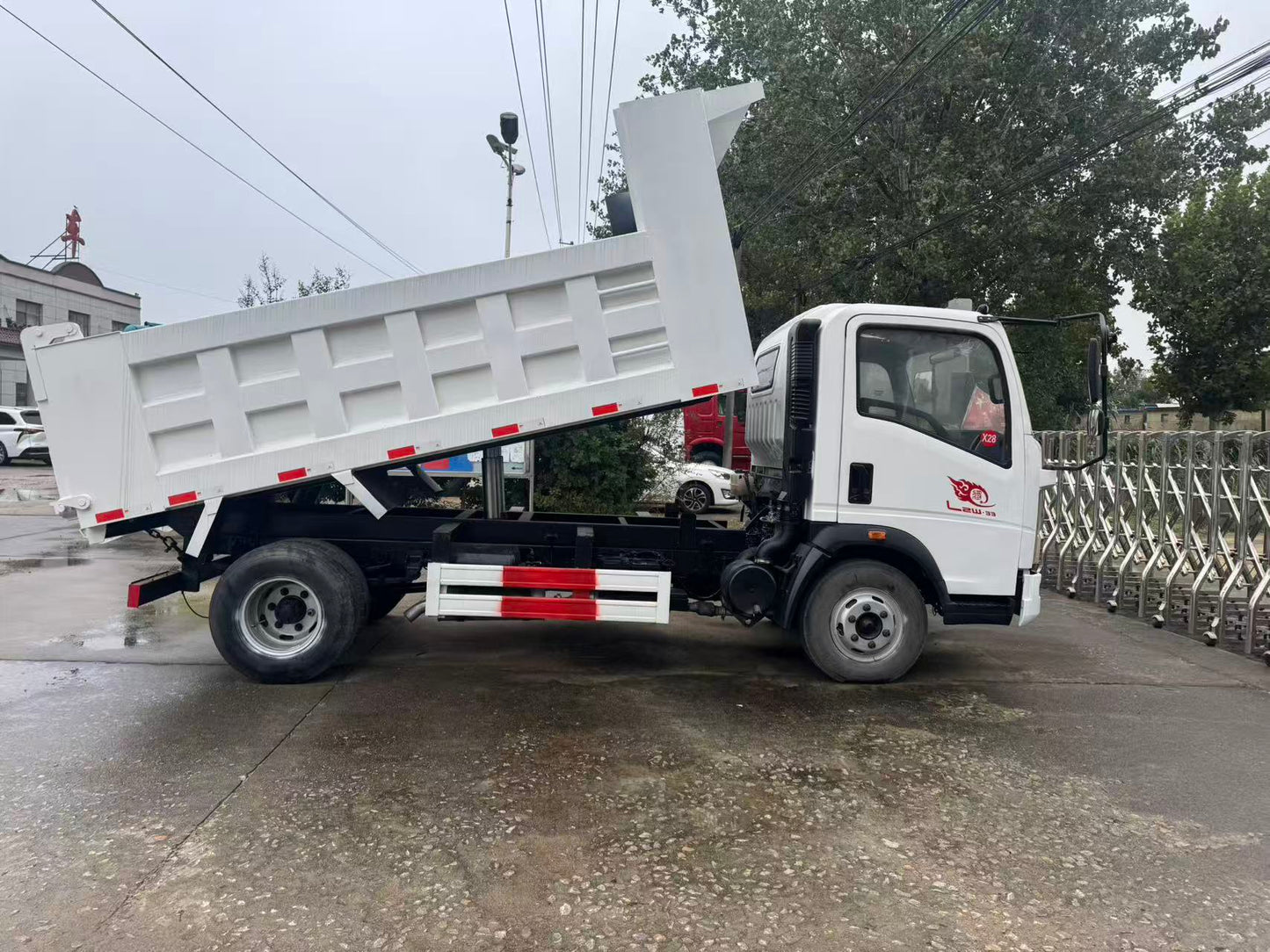 New Sinotruk 160HP Dump Truck for Sale detail view