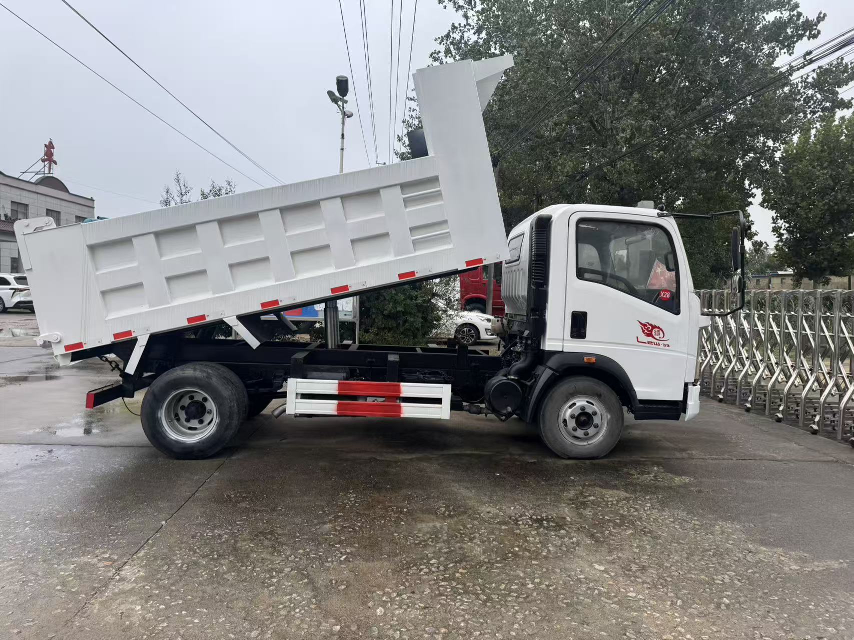 New Sinotruk 160HP Dump Truck for Sale detail view
