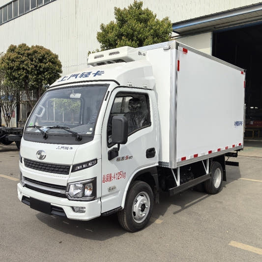 Used Saic YUEJIN S80 95HP Refrigerated Truck for Sale side view