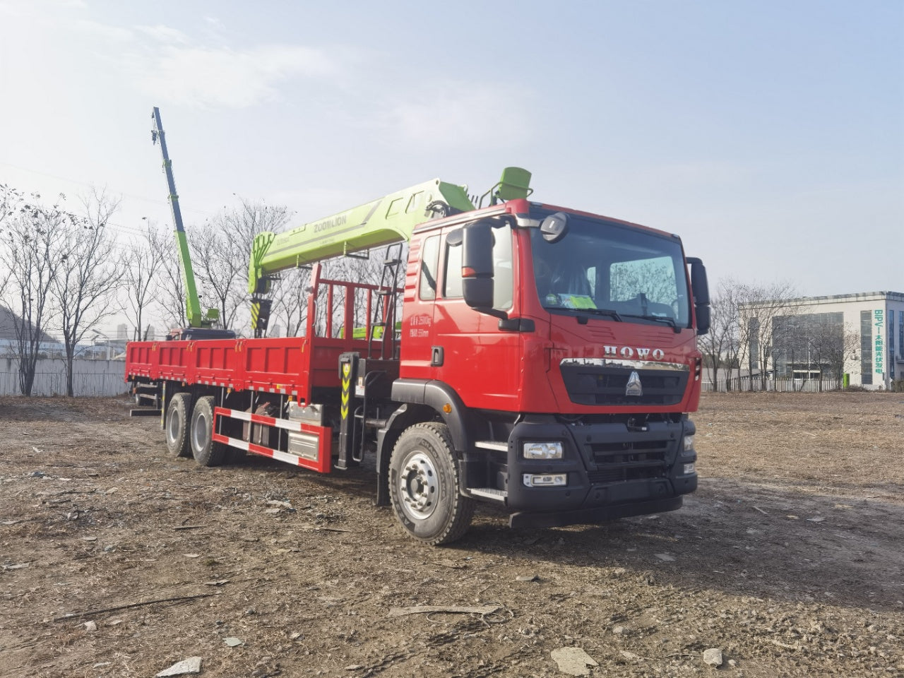 Used Sinotruk 320HP Truck-Mounted Crane for Sale detail view