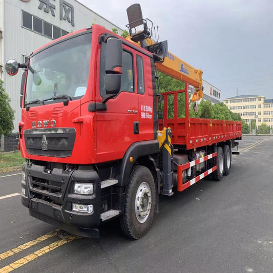 Used Sinotruk 320HP Truck-Mounted Crane for Sale side view