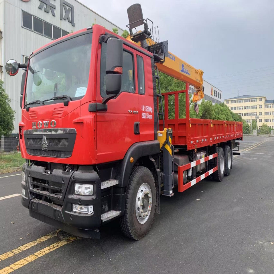 Used Sinotruk 320HP Truck-Mounted Crane for Sale side view