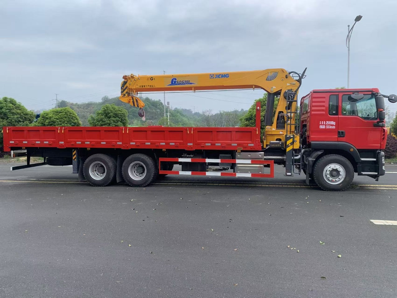Used Sinotruk 320HP Truck-Mounted Crane for Sale detail view