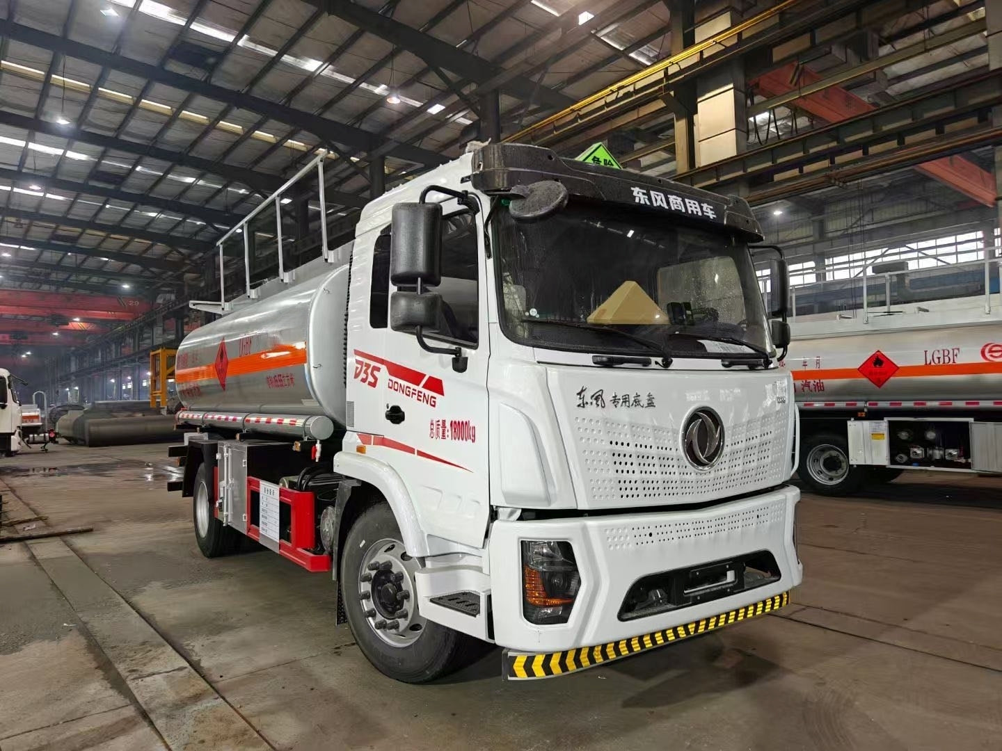 Used Dongfeng 15.55M³ Fuel Tank Truck for Sale detail view