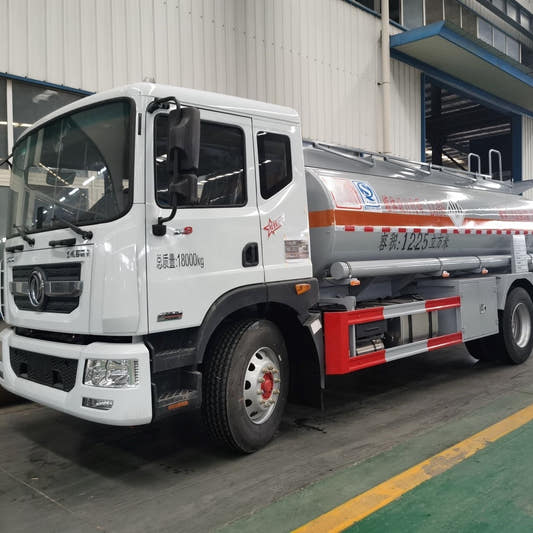 Used Dongfeng 230HP Fuel Tank Truck for Sale side view