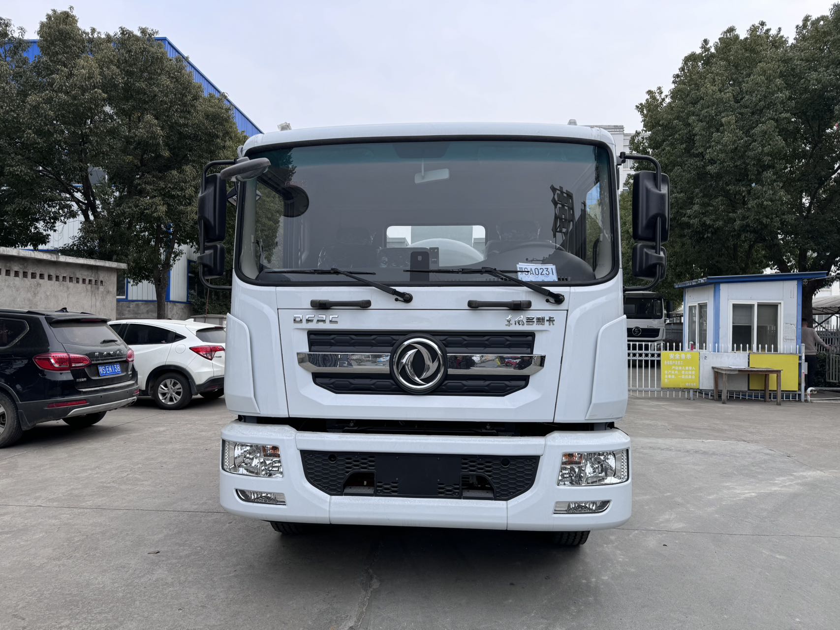 Used Dongfeng 230HP Fuel Tank Truck for Sale detail view