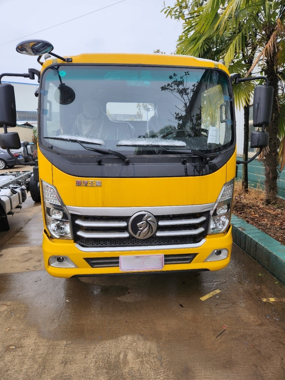Used Sinotruk 150HP Flatbed Truck for Sale front view