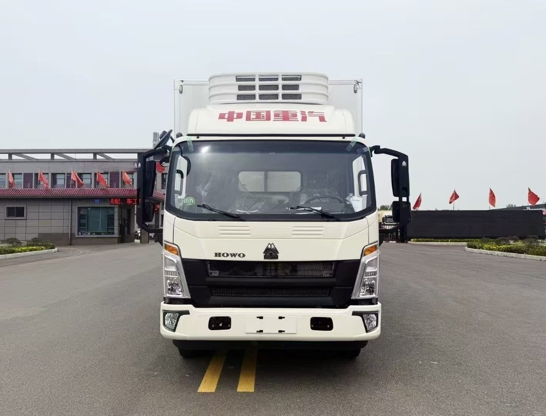 Used Sinotruk HOWO HANJANG 4.2M Refrigerated Truck for Sale front view