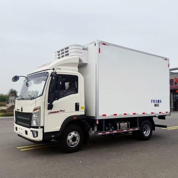 Used Sinotruk HOWO HANJANG 4.2M Refrigerated Truck for Sale side view