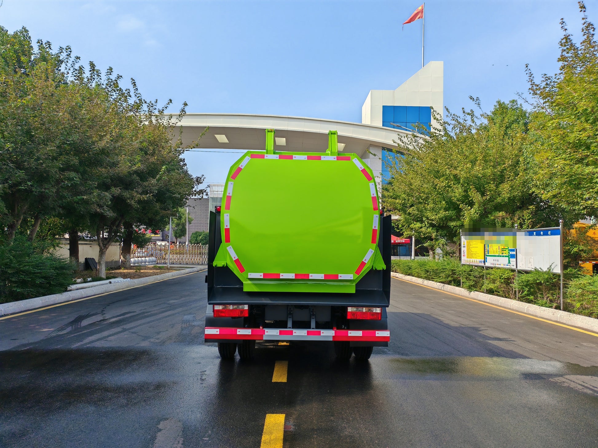 Used Dongfeng 4M³ Food Waste Truck for Sale detail view