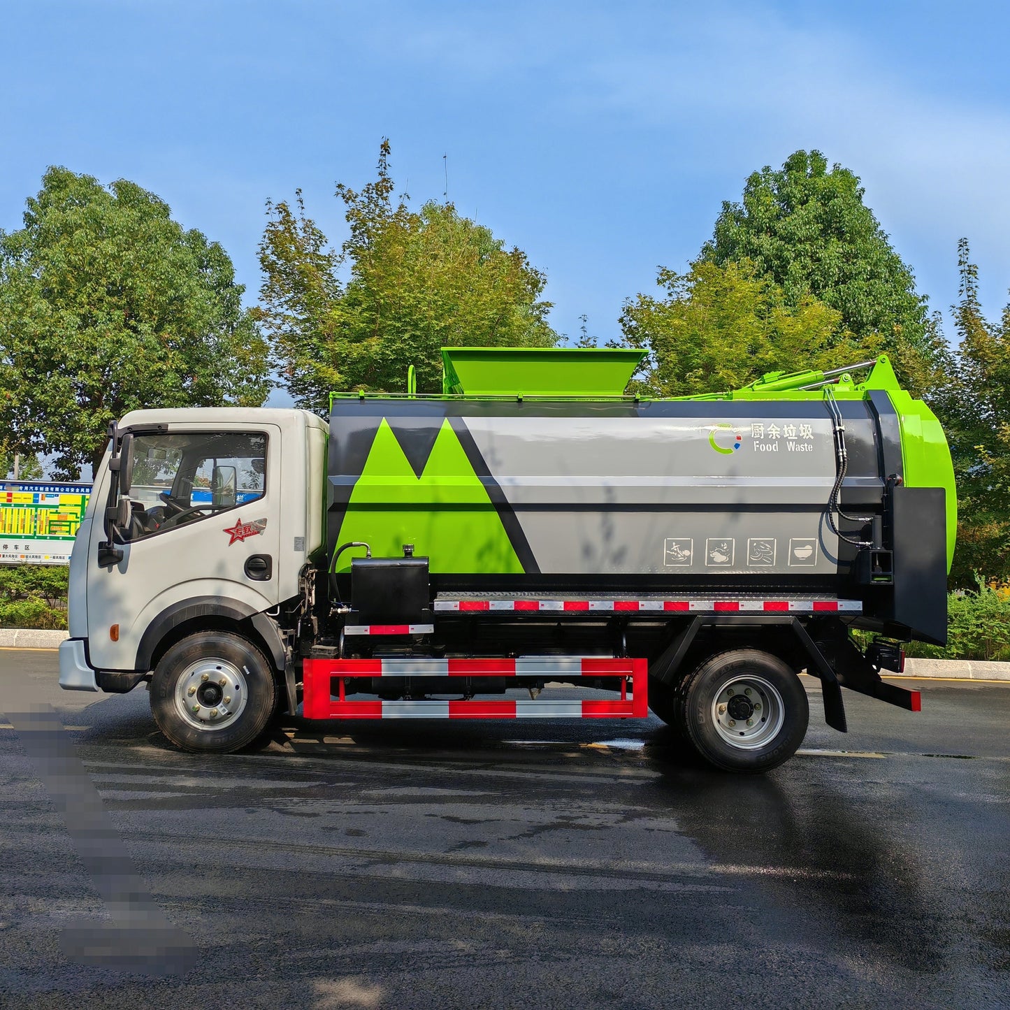 Used Dongfeng 4M³ Food Waste Truck for Sale side view