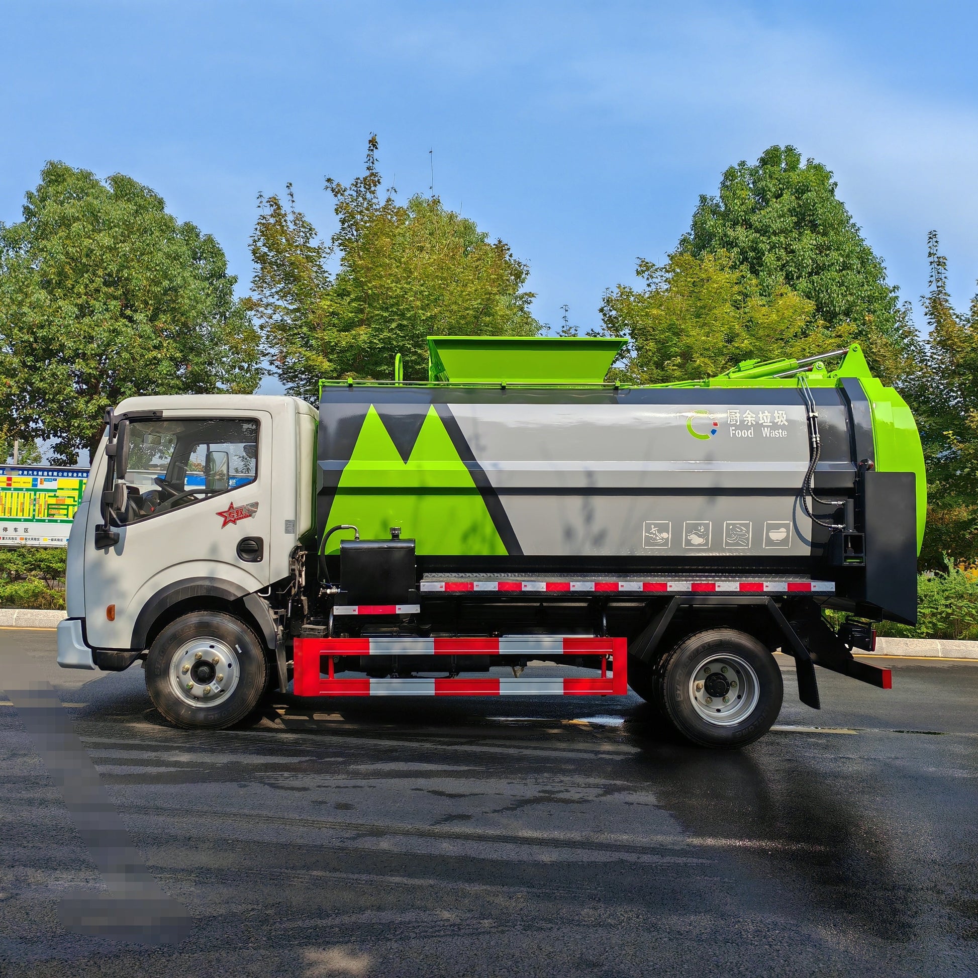 Used Dongfeng 4M³ Food Waste Truck for Sale side view