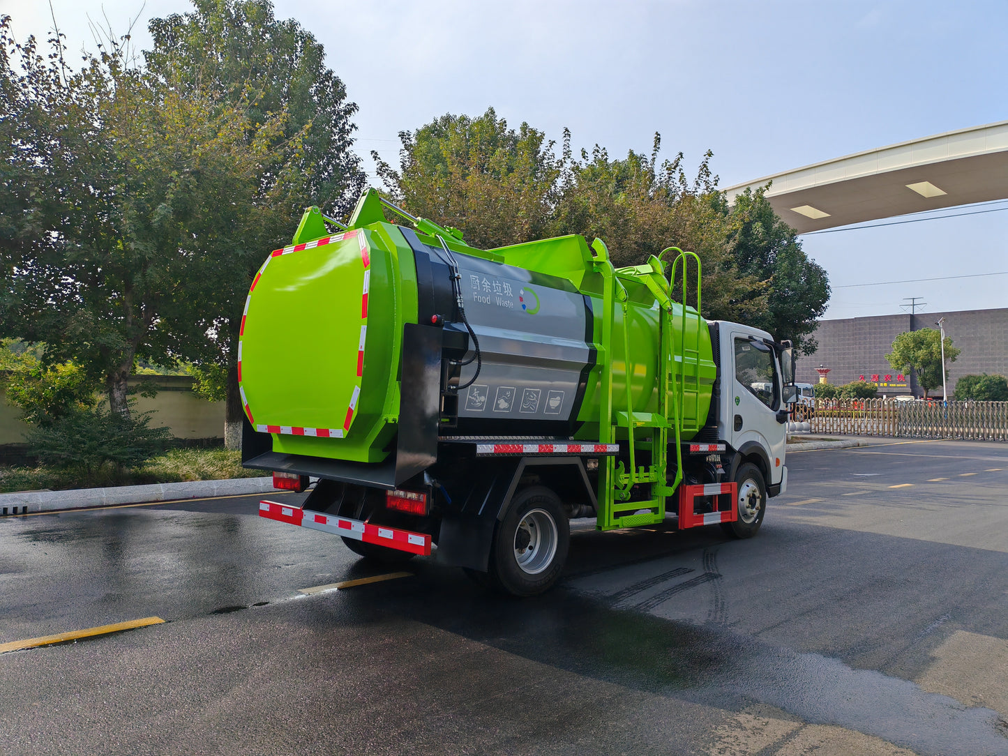 Used Dongfeng 4M³ Food Waste Truck for Sale detail view