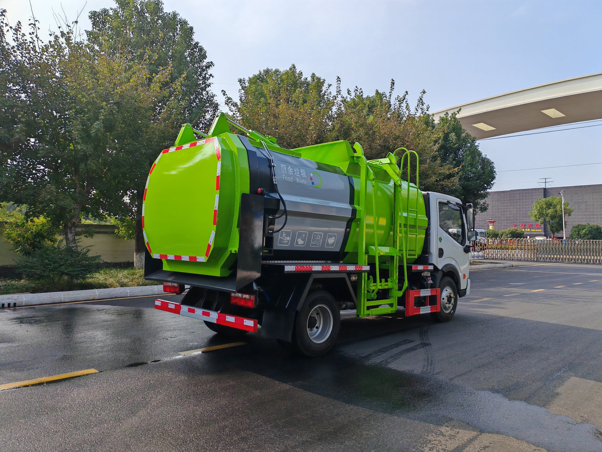 Used Dongfeng 4M³ Food Waste Truck for Sale detail view