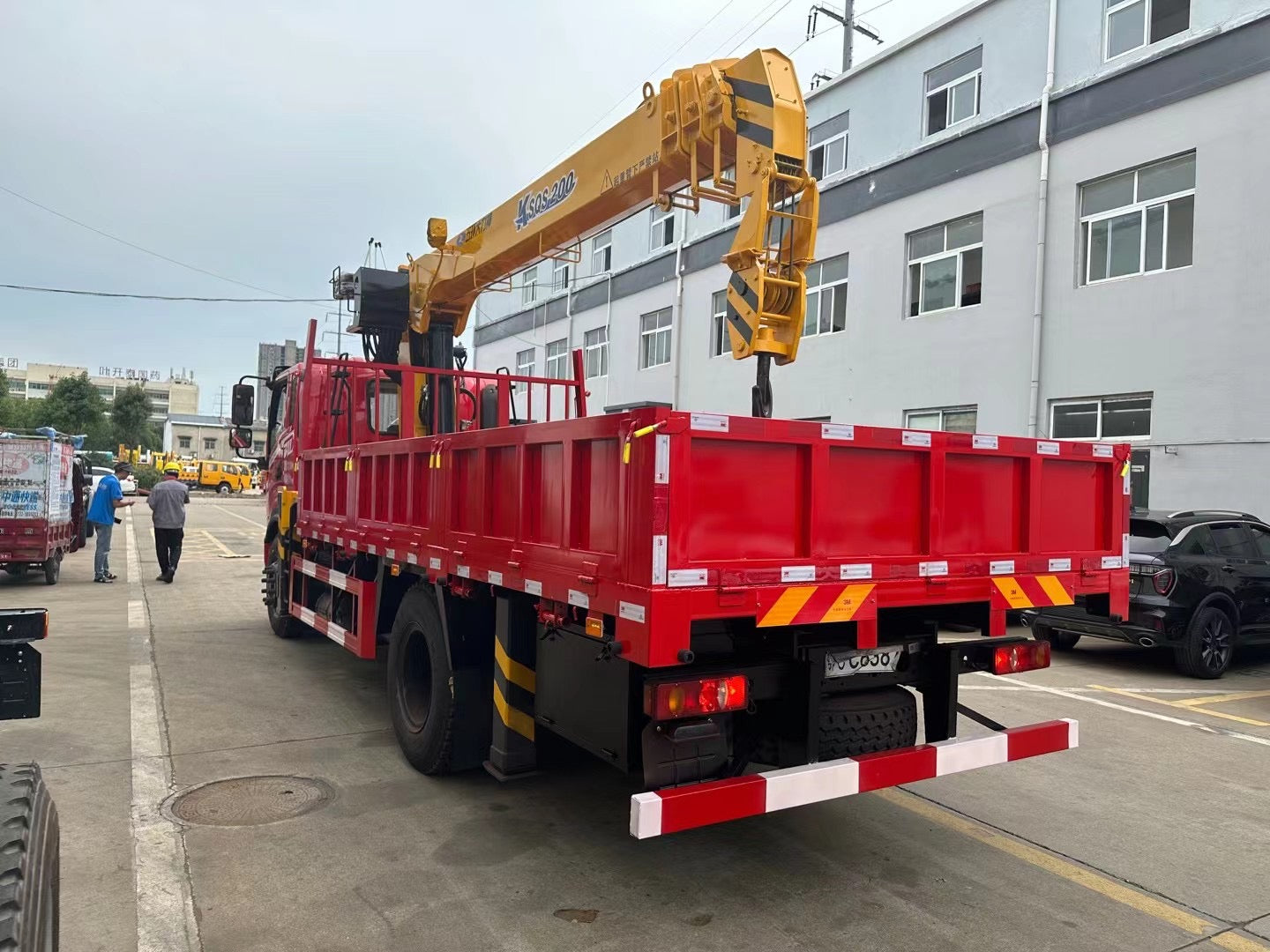 Used Dongfeng 200HP Truck-Mounted Crane for Sale detail view