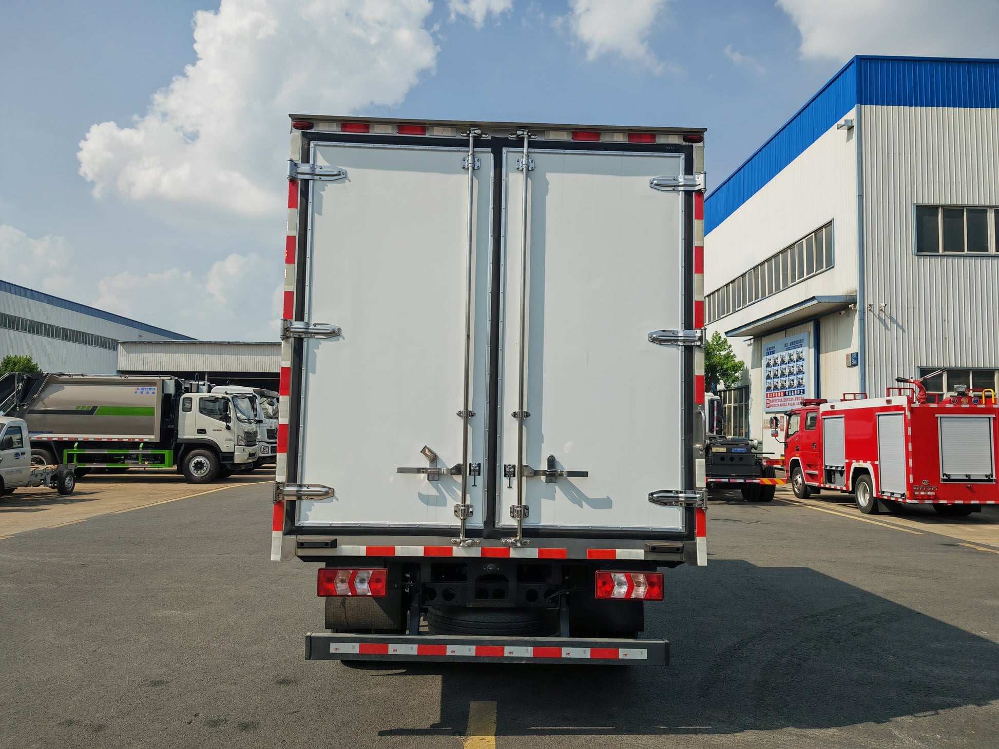 Used JAC SHUANGLING 18M³ C-CLASS Refrigerated Truck for Sale detail view