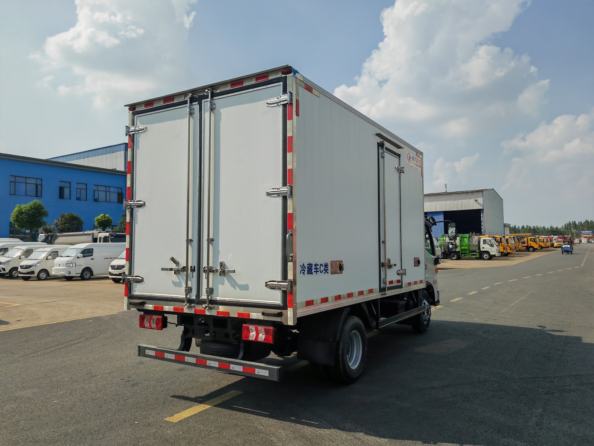 Used JAC SHUANGLING 18M³ C-CLASS Refrigerated Truck for Sale detail view