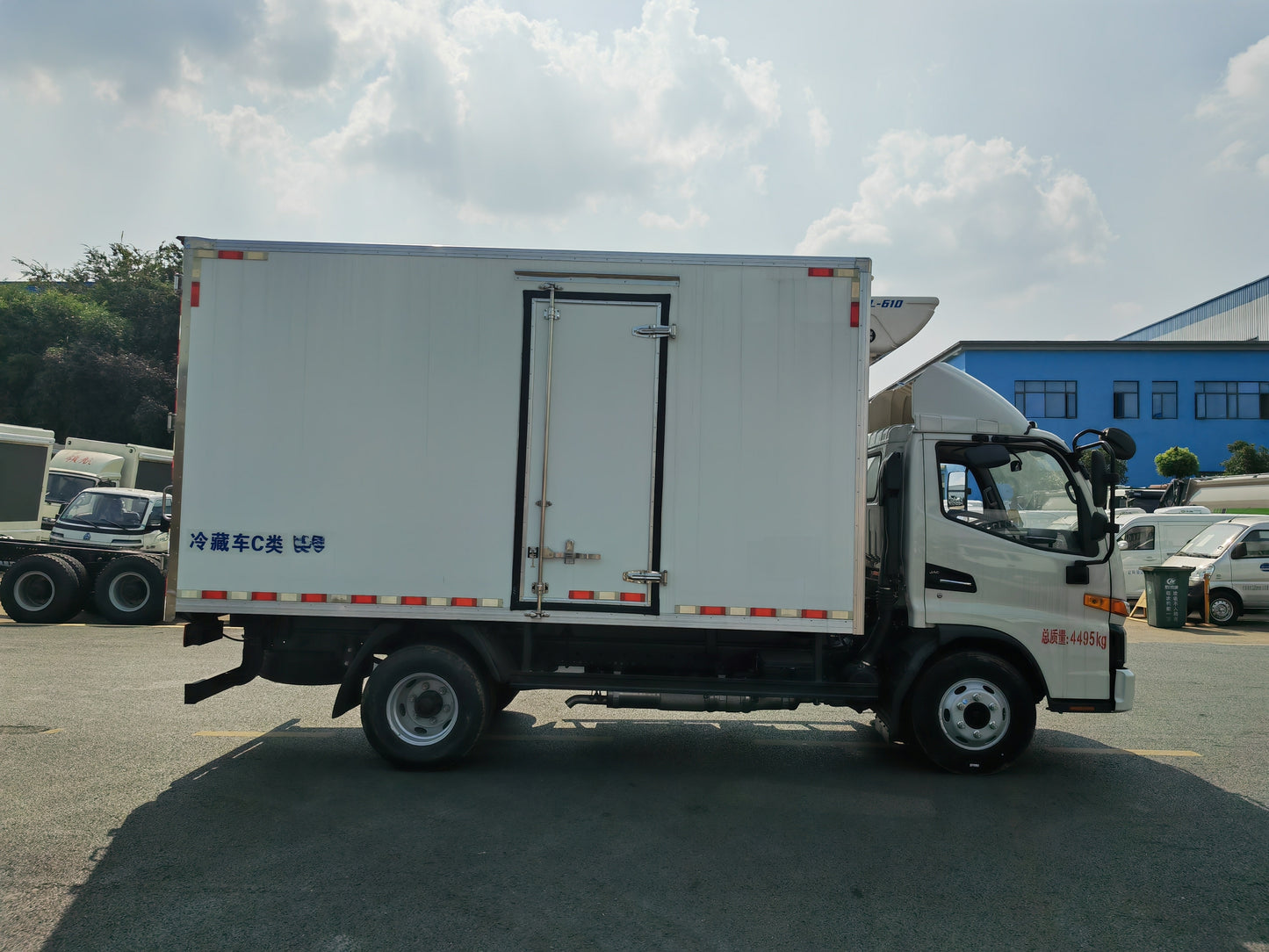 Used JAC SHUANGLING 18M³ C-CLASS Refrigerated Truck for Sale front view