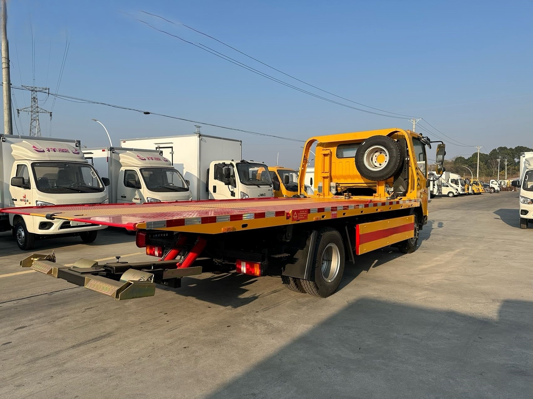 Used Sinotruk 160HP Road Wrecker Truck for Sale detail view