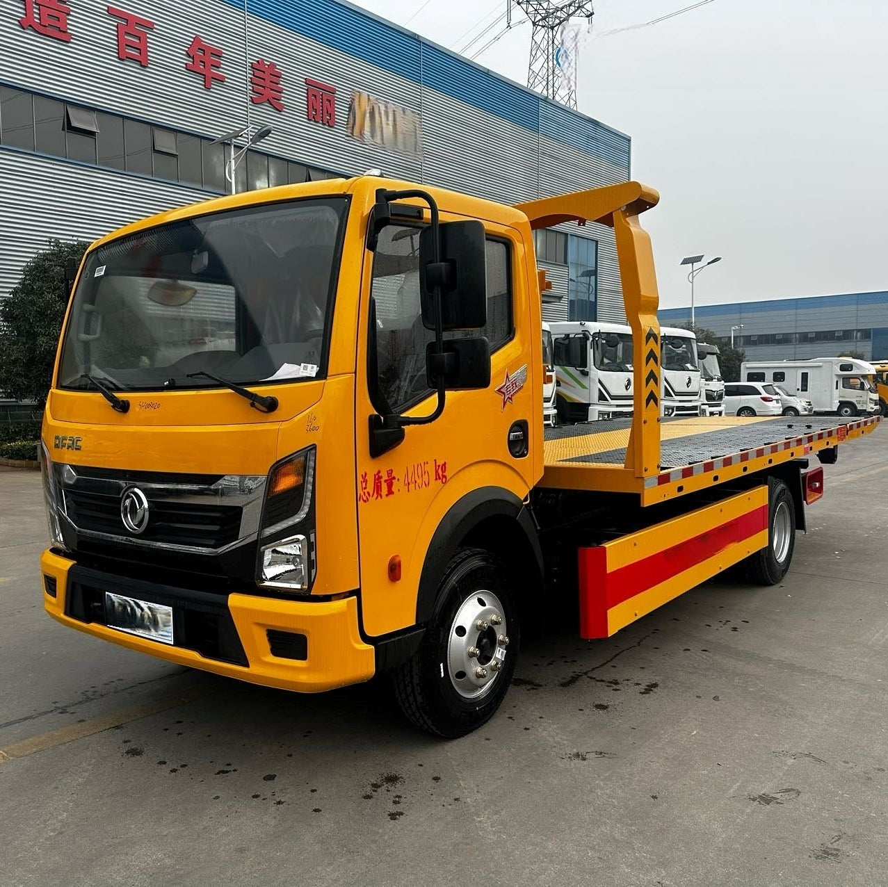 Used Dongfeng 160HP Road Wrecker Truck for Sale side view