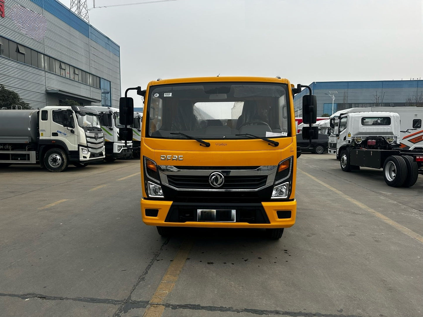 Used Dongfeng 160HP Road Wrecker Truck for Sale front view