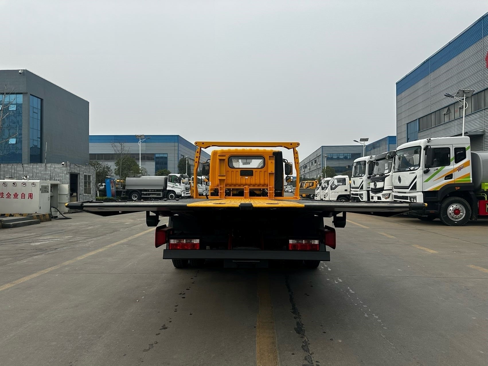 Used Dongfeng 160HP Road Wrecker Truck for Sale detail view