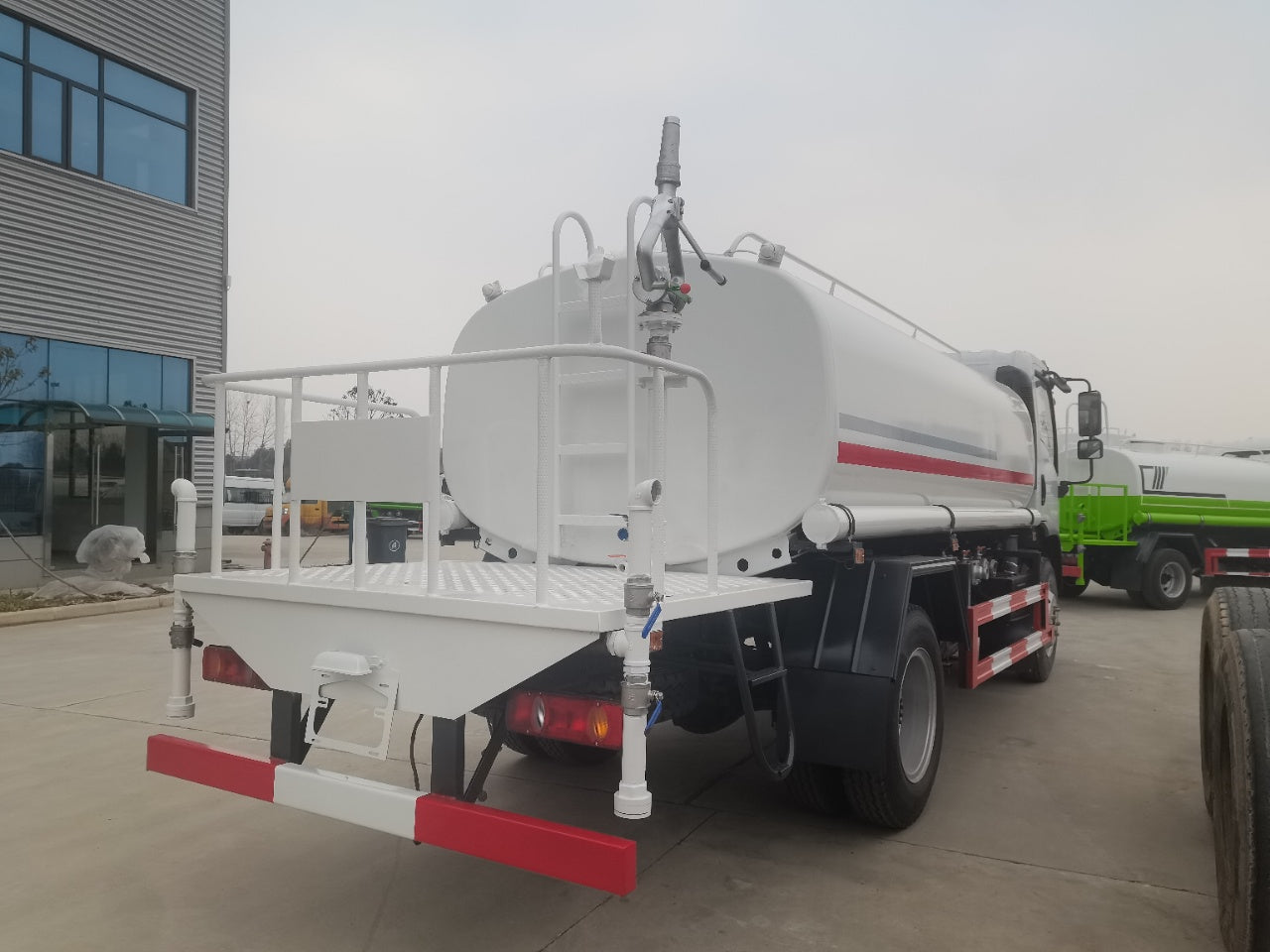 Used Dongfeng 160HP Water Bowser Truck for Sale detail view