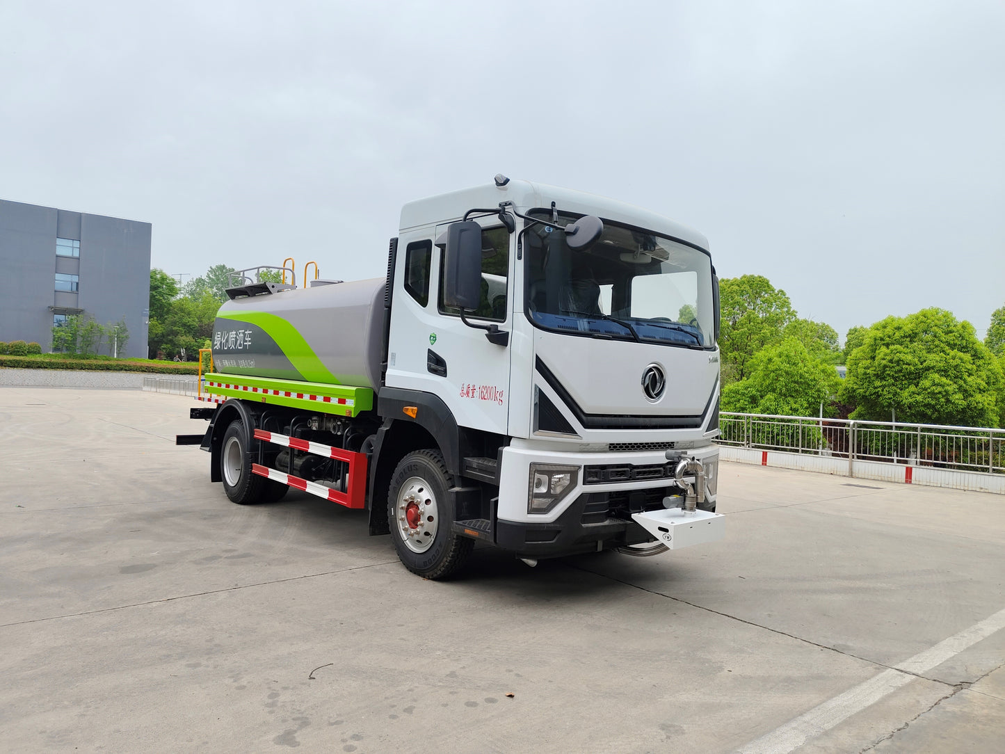 Used Dongfeng 170HP Water Sprinkler Truck for Sale - Updated Model detail view