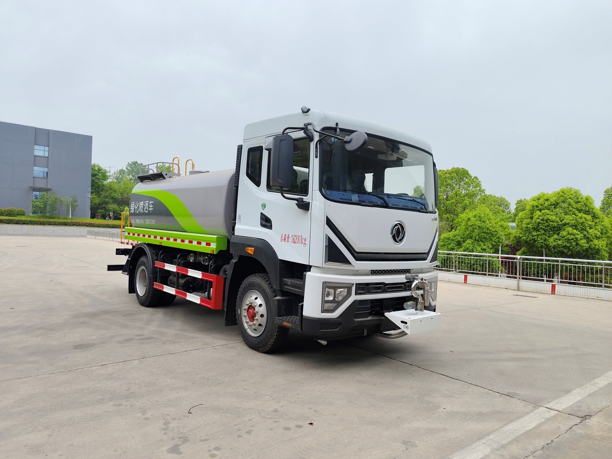 Used Dongfeng 170HP Water Sprinkler Truck for Sale - Updated Model detail view